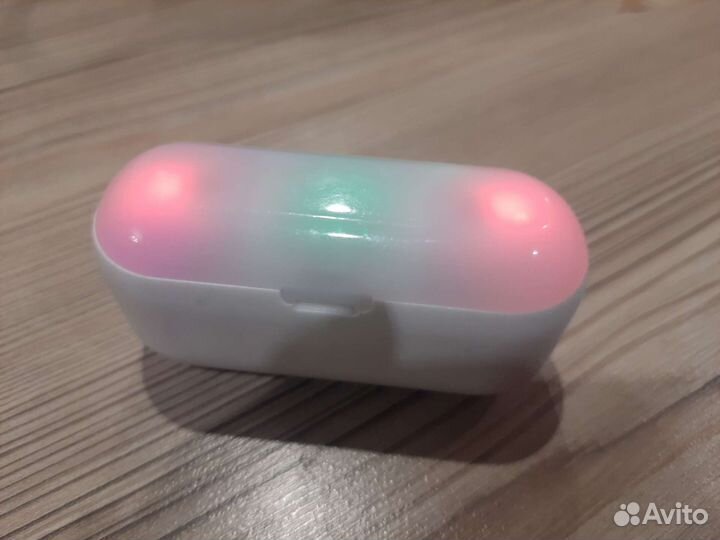 Наушник блютуз с табло заряда