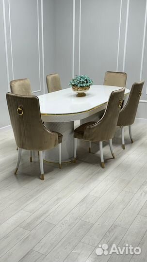 Стол и стулья