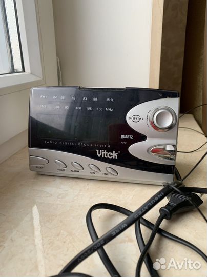Радиочасы vitek