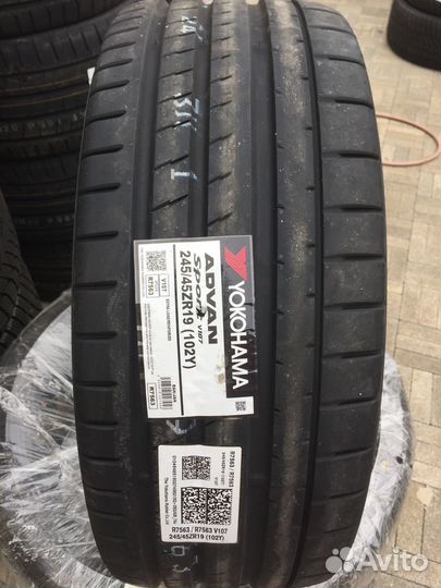 Yokohama Advan Sport V107 245/45 R19 и 275/40 R19 107Y
