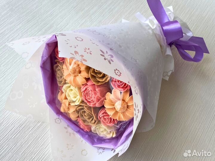 Шоколадный букет розы пионы ромашки