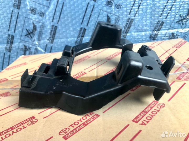 Кронштейн птф передний правый Toyota Lc Prado 150