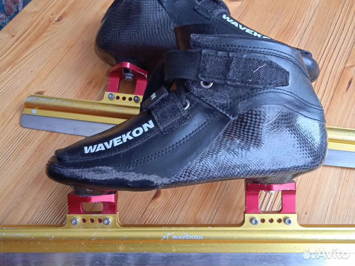 Ботинки с коньками для шорт-трека