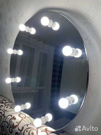 Круглое гримерное зеркало с лампочками