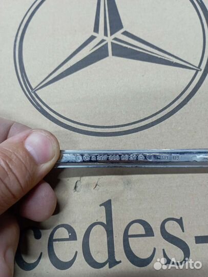 Mersedes Е W207 Хром центральный заднего бампера