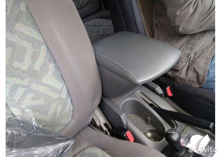 Подлокотник Chevrolet Tracker