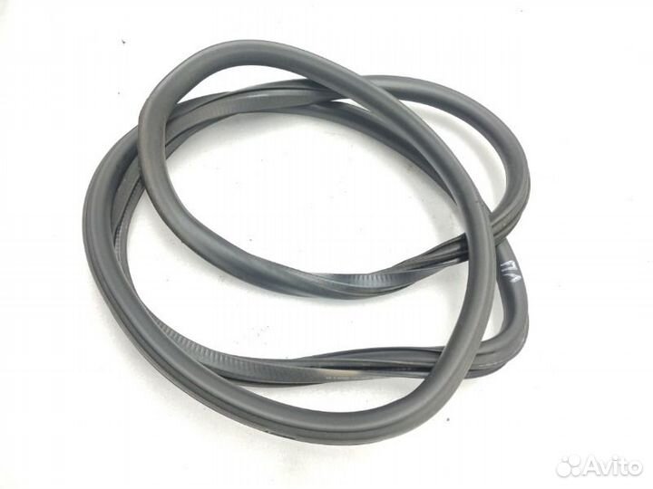 Уплотнитель проема двери передний левый Skoda