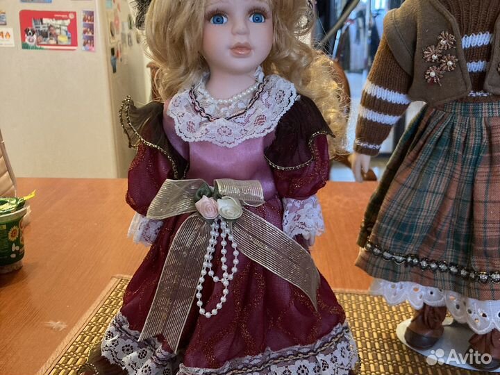 Кукла фарфоровая