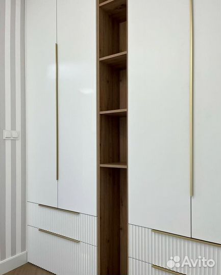 Шкаф белый до потолка на заказ