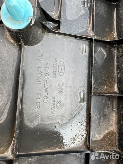 Обшивка крышки багажника Hyundai Santa Fe 3 DM 2.2