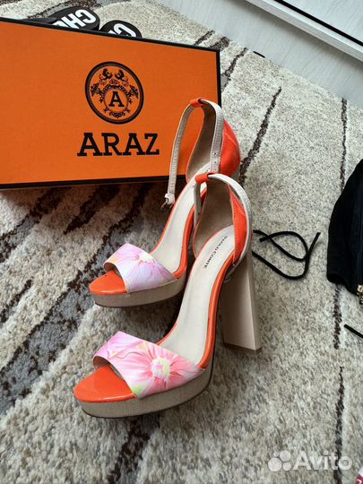 Босоножки женские