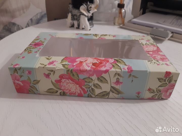 Картонные коробки подарочные