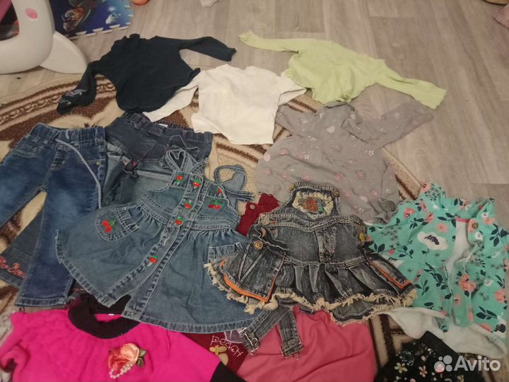 Два больших покера вещей на девочку