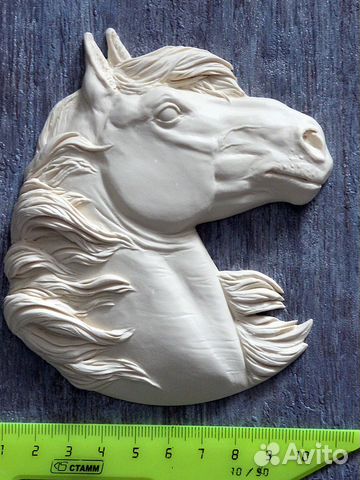 Барельеф лошадь