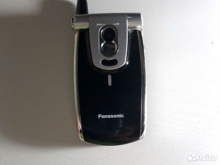 Кнопочный телефон Panasonic