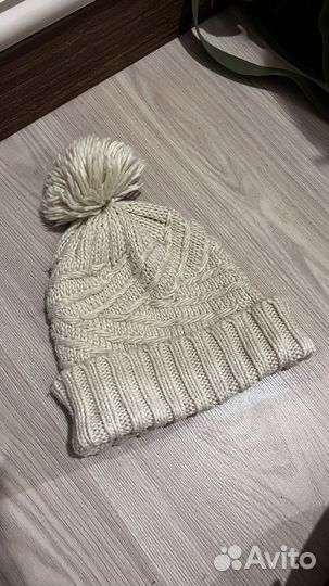 Шапка с бубоном женская