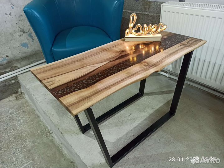 Столик журнальный