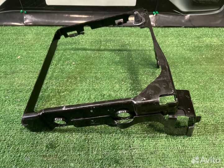 Кронштейн Mercedes-Benz