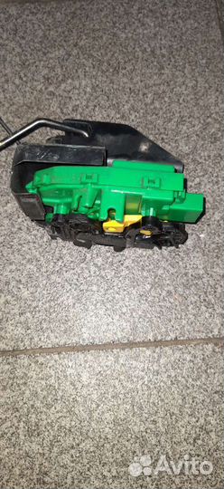 Замок двери передней левой Kia Rio 2011-2017