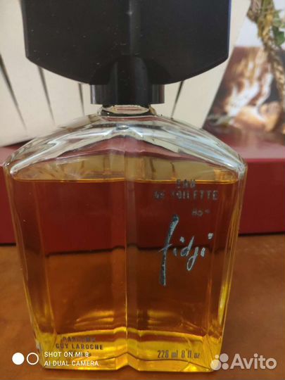 Courreges, Fidji, Oui