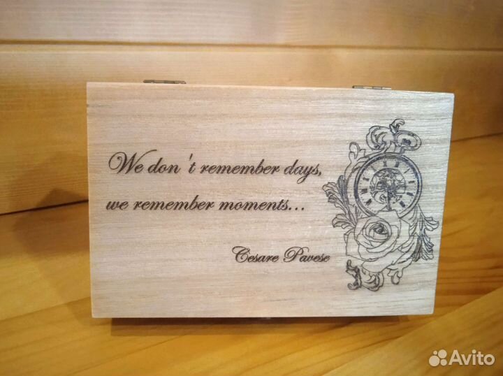 Шкатулка с деревянными фотомагнитами