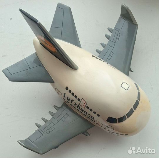 Модель самолета Lufthansa