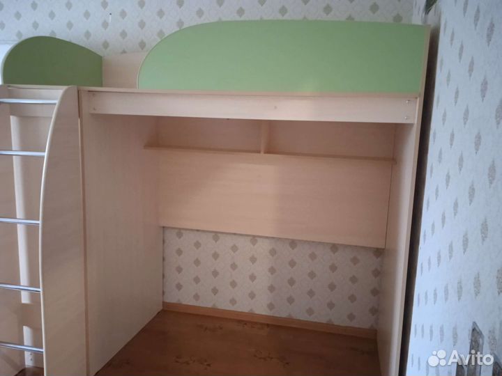 Детская мебель б/у.Кровать-чердак