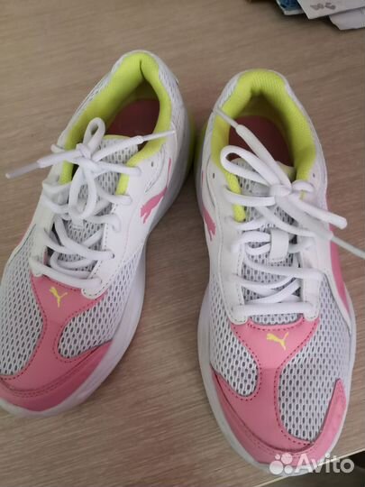 Кроссовки женские