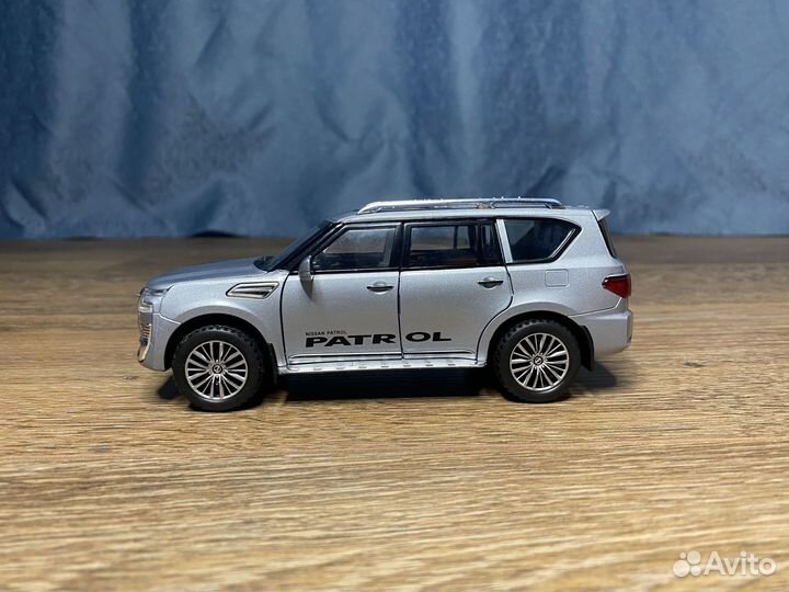 Металлическая машина Nissan Patrol