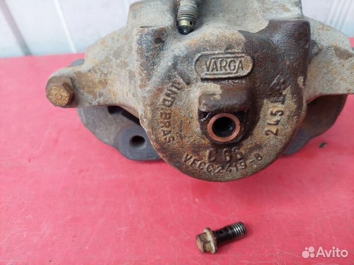 Тормозной суппорт передний Chevrolet Blazer