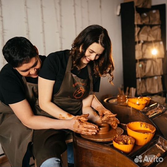 Романтическое свидание за гончарным кругом