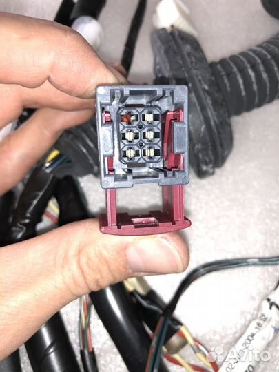 Проводка левой двери toyota Avensis II 8215405170