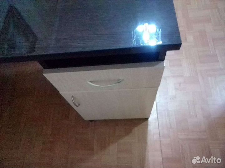 Стол письменный