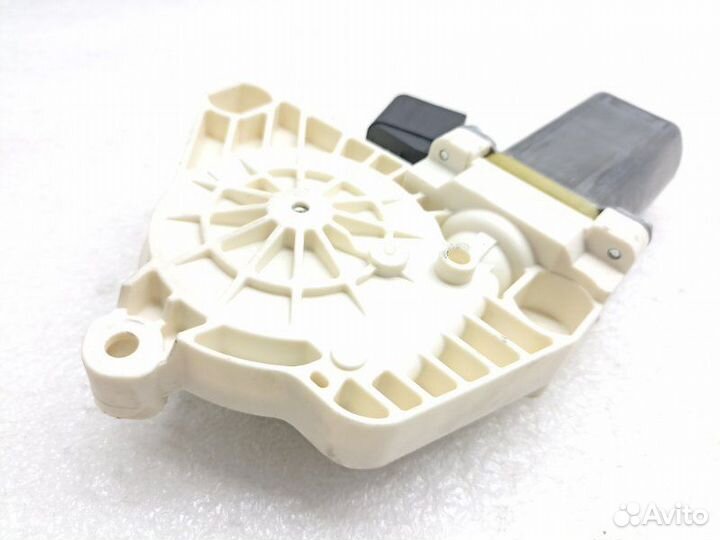 Моторчик стеклоподъемника передний правый