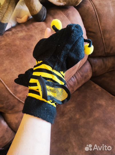 Комбезик на мелкую собачку и игрушка для кошки