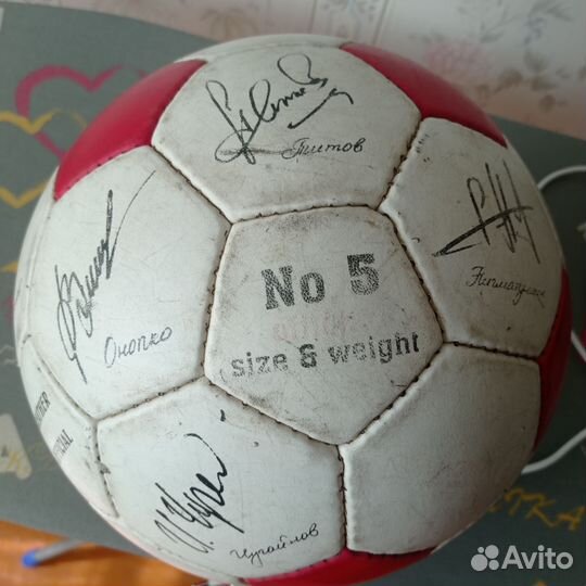 Футбольный мяч с автографами