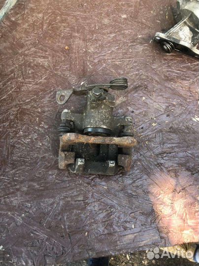 Супорт задний Фольксваген Пассат В5