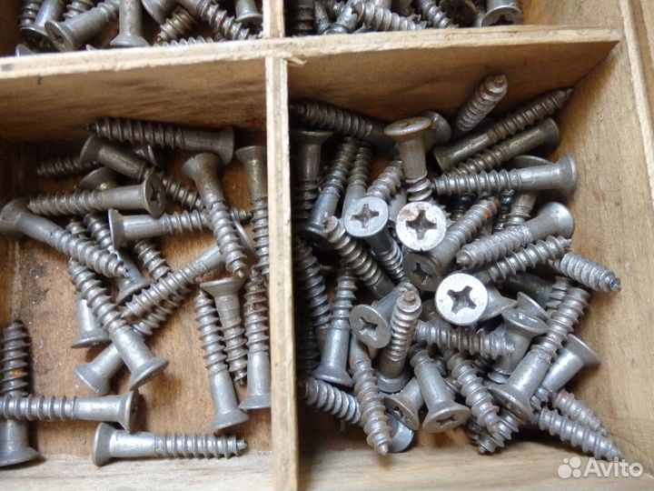 Короб деревянный вместе с шурупами 8 х 30 мм. СССР