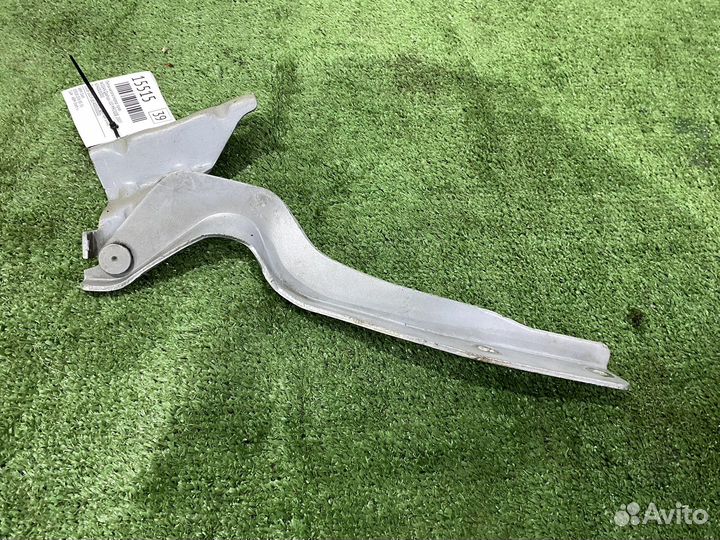 Петля капота передняя правая Nissan Qashqai J10