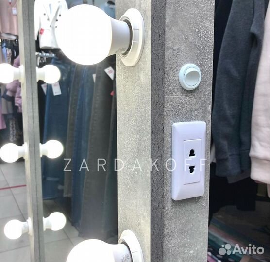 Гримерное зеркало с подсветкой