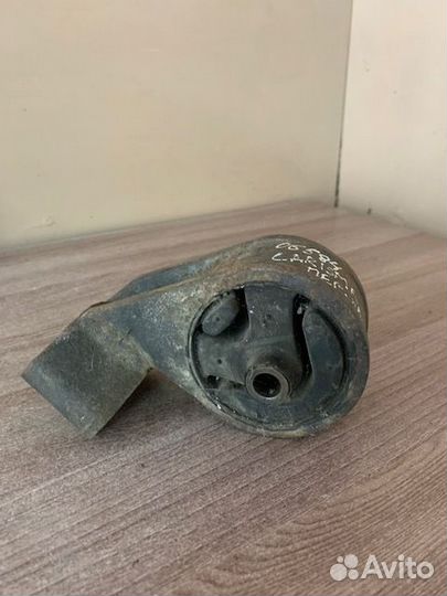 Подушка двигателя правая Carisma