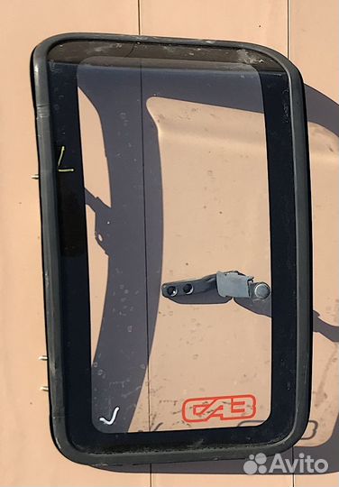 Ниссан PickUp Стекло кузова левое