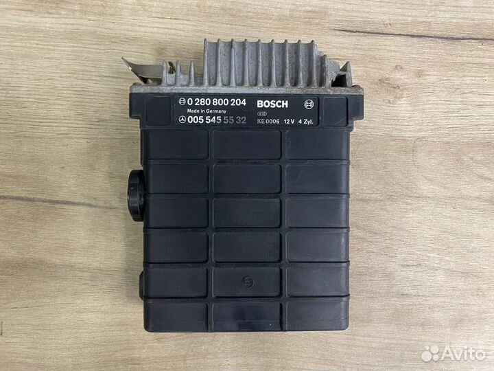 Блок управления двигателем Mercedes M102 W124 W201