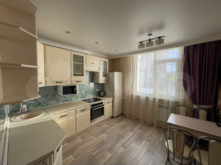 3-к. квартира, 90 м², 5/15 эт.