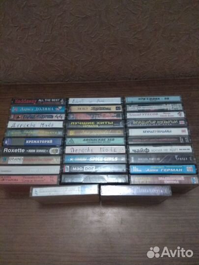 Магнитные аудиокассеты с записями