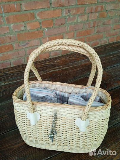 Шкатулки, сундучки, сумочки и другие изделия