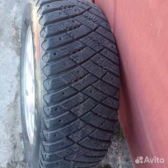 Goodyear Ultra Grip Ice Arctic 2 SUV 215/65 R16 98T