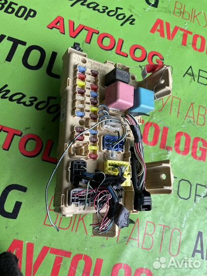 Авенсис Т250 Блок предохранителей