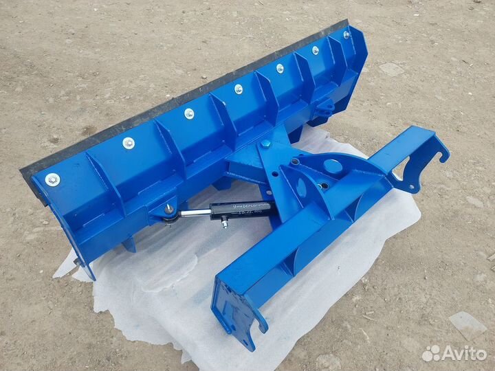 Поворотный гидравлический отвал на кун 1,75 м