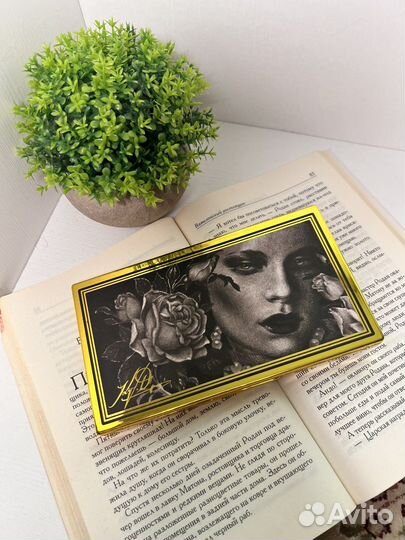 Палетка теней kvd лимитка 10 year anniversary